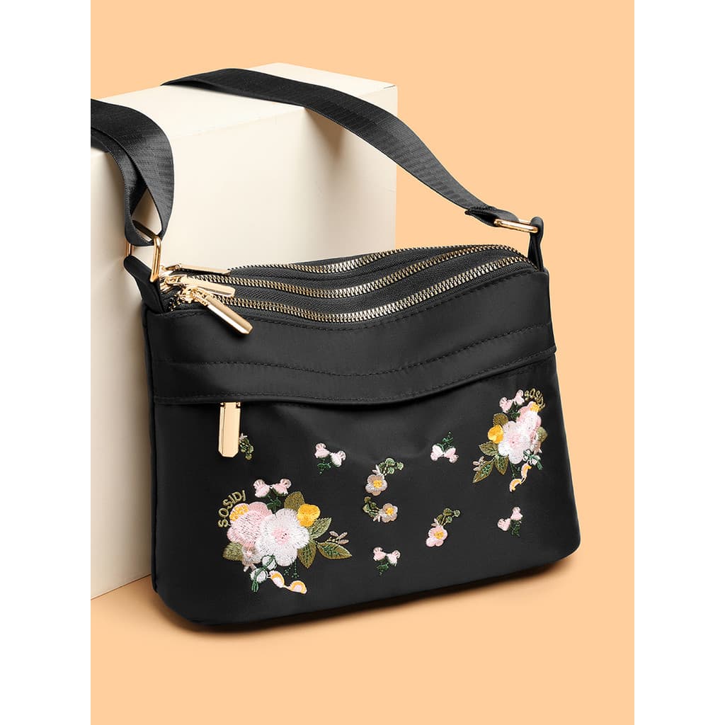 Luo Botu Bolsa feminina multicamadas de meia-idade 2026 Novo estilo de grande capacidade moda bordada macia