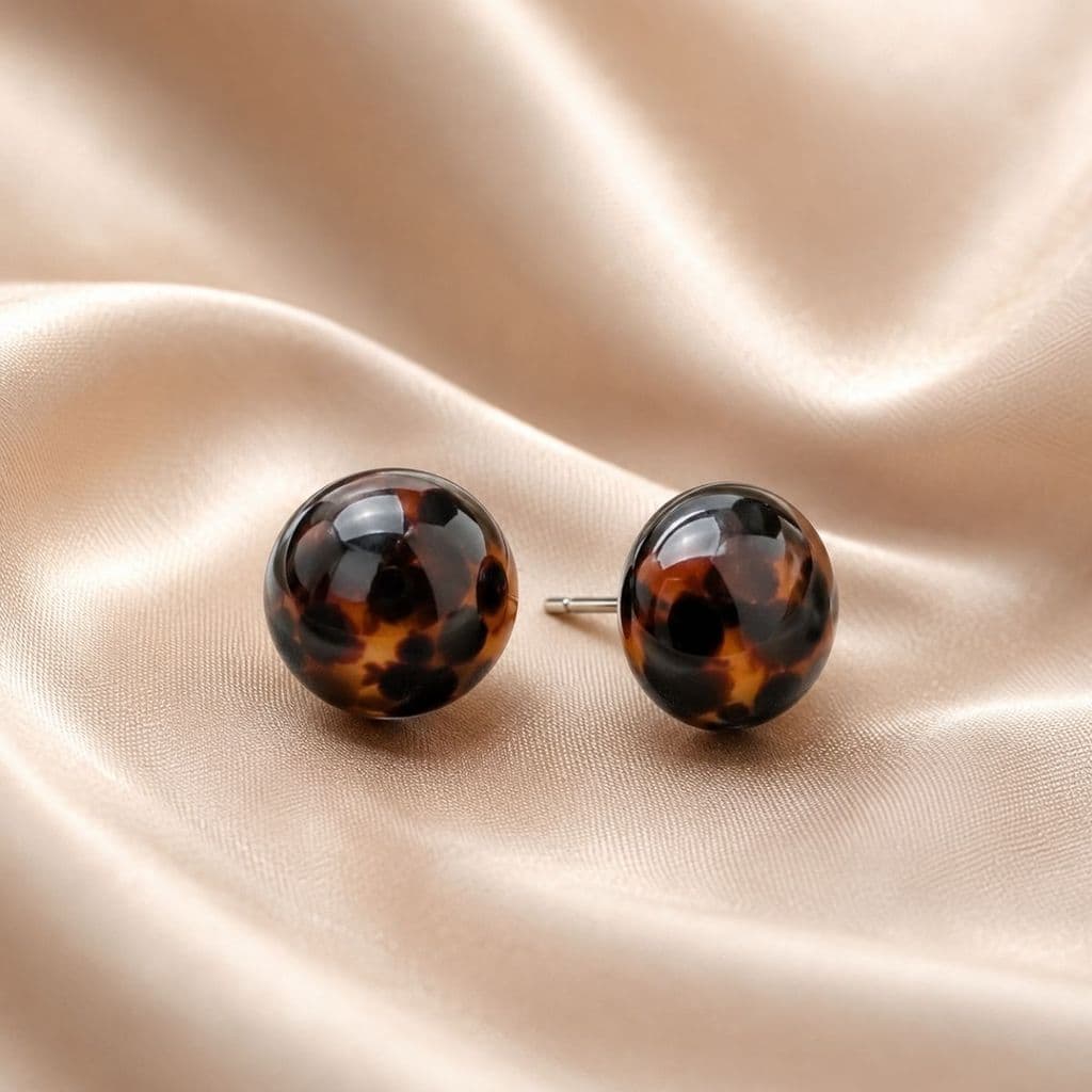 BRINCO ONCINHA  RESINA - Folheado a Ouro 18k