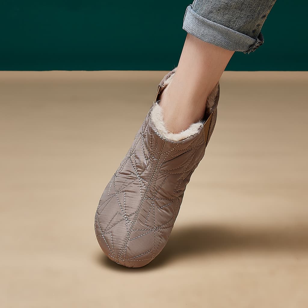 Sapatos de algodão de neve feminino novo estilo forro de lã de inverno engrossado antiderrapante confortável Pedal quent
