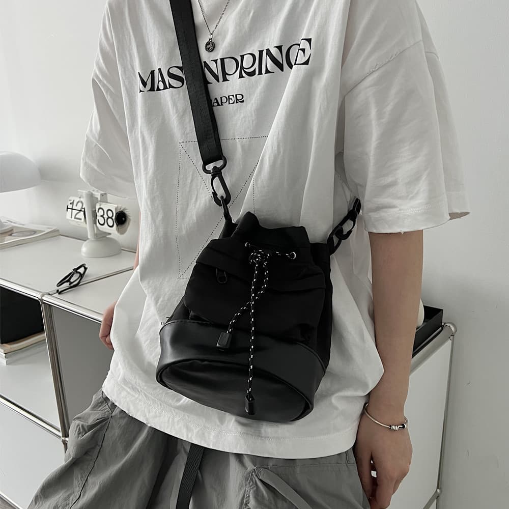 Simples estilo unissex masculino balde saco de ombro versão coreana na moda ins Casual pequena mochila cordão Crossbody