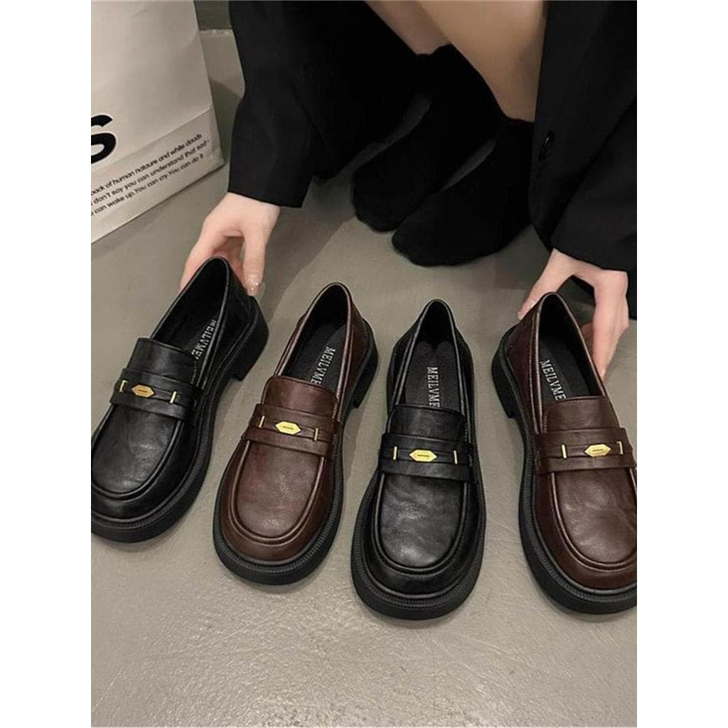 Mulheres 2026 primavera novo estilo marrom de sola grossa preto estilo britânico combinando saia mocassins pequenos sapa
