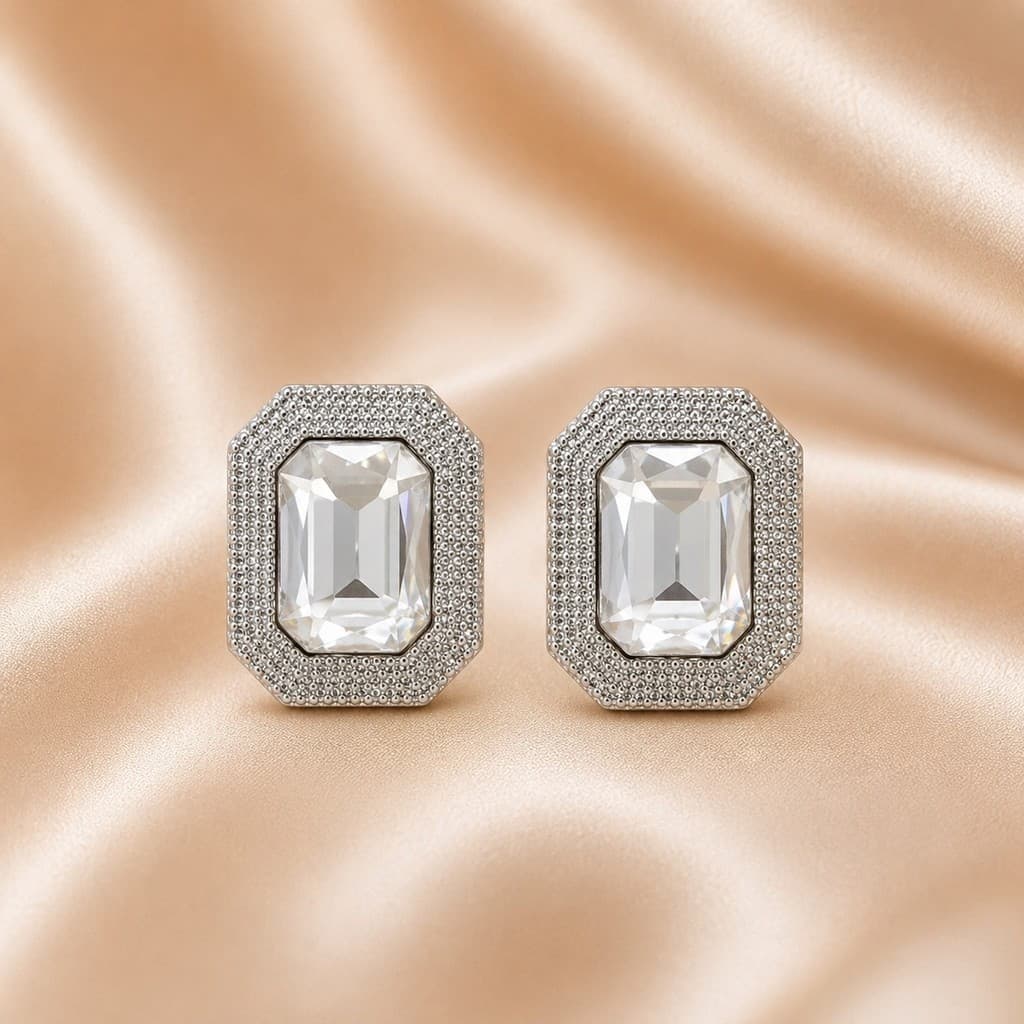 BRINCO RETÂNGULO COM STRASS PRATA