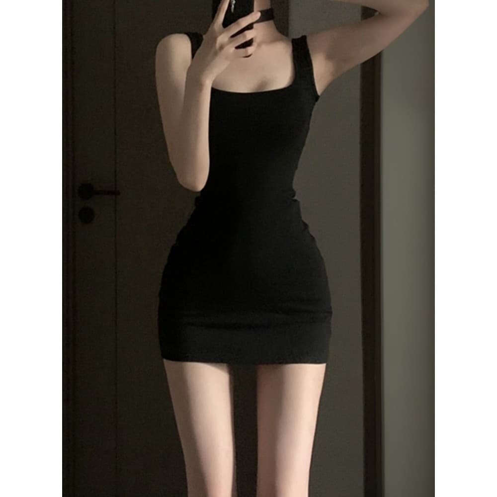 Verão preto pequeno boate quente menina pescoço quadrado vestido magro irmã estilo pescoço quadrado cintura estreita mai