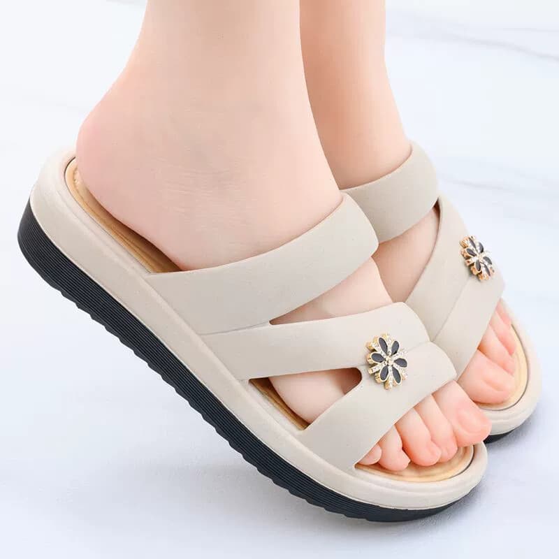 Chinelos femininos verão feminino verão ao ar livre fácil de usar novo estilo moda sola grossa sola macia casa interior