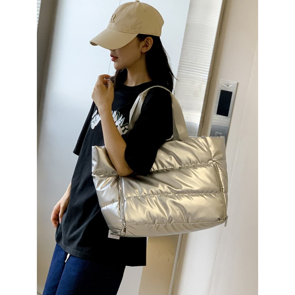 Bolsa feminina 2026 novo estilo inverno grande capacidade Commuter mensageiro acolchoado saco de roupas passeio moda ten