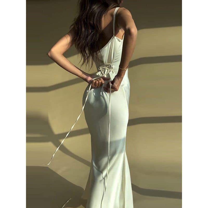 Elegante branco cetim sedoso High-End sentido cintura estreita gravata corda estilingue vestido puro desejo estilo quent