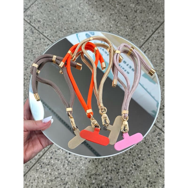 Alça de Pulso Premium para Celular com Pingente Metálico | Ajustável, Estilosa e Segura
