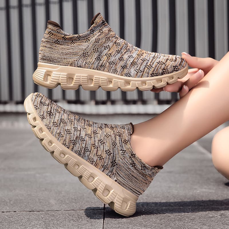 Primavera meias sapatos das mulheres dos homens 2026 novo estilo Ultra-leve respirável deslizamento-em sapatos de caminh
