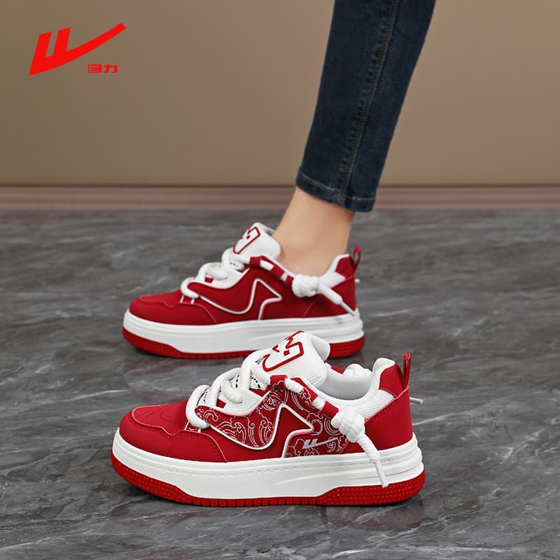 Puxar para trás sapatos femininos 2026 primavera novo estilo vermelho esportes sapatos casuais casamento festivo Benming