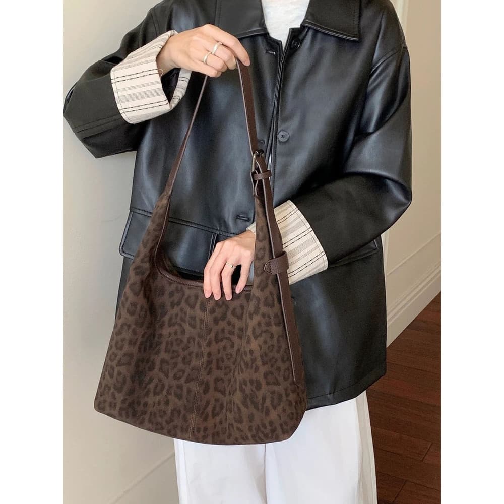 Coreano simples grande capacidade leopardo impressão cruz-corpo sacola feminina 2026 outono inverno novo estilo Retro Co
