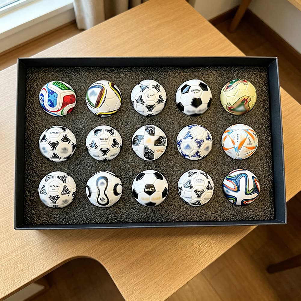 Mini Estatuetas De Bola De Futebol Artesanais (1970-2026) Presente Premium Perfeito Para Colecionadores Mulheres E Homen