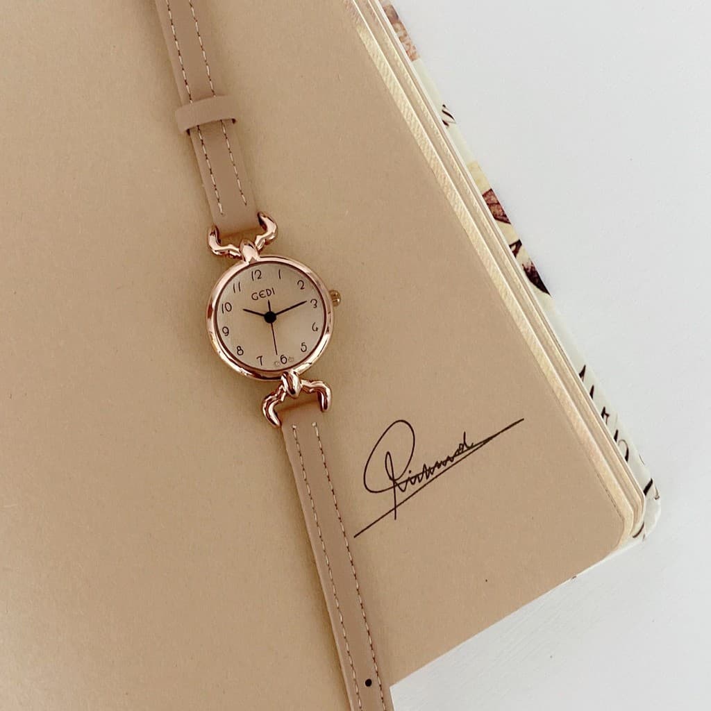 Relógio feminino luz luxo nicho cinto feminino simples temperamento estilo estudante à prova dwaterproof água pulseira f