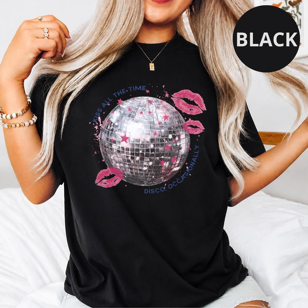Camiseta Masculina Feminina Estampa Harry Styles Kiss All The Time Bola Disco Rosa T-shirt Unissex Streetwear