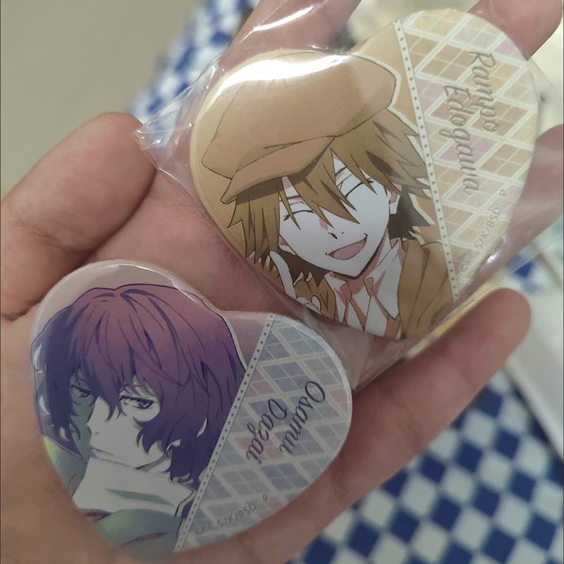 2 peças/lote em forma de coração Bungou Stray Dog Pin Engraçado Anime Edogawa Ranbu Personagem Broche Distintivo
