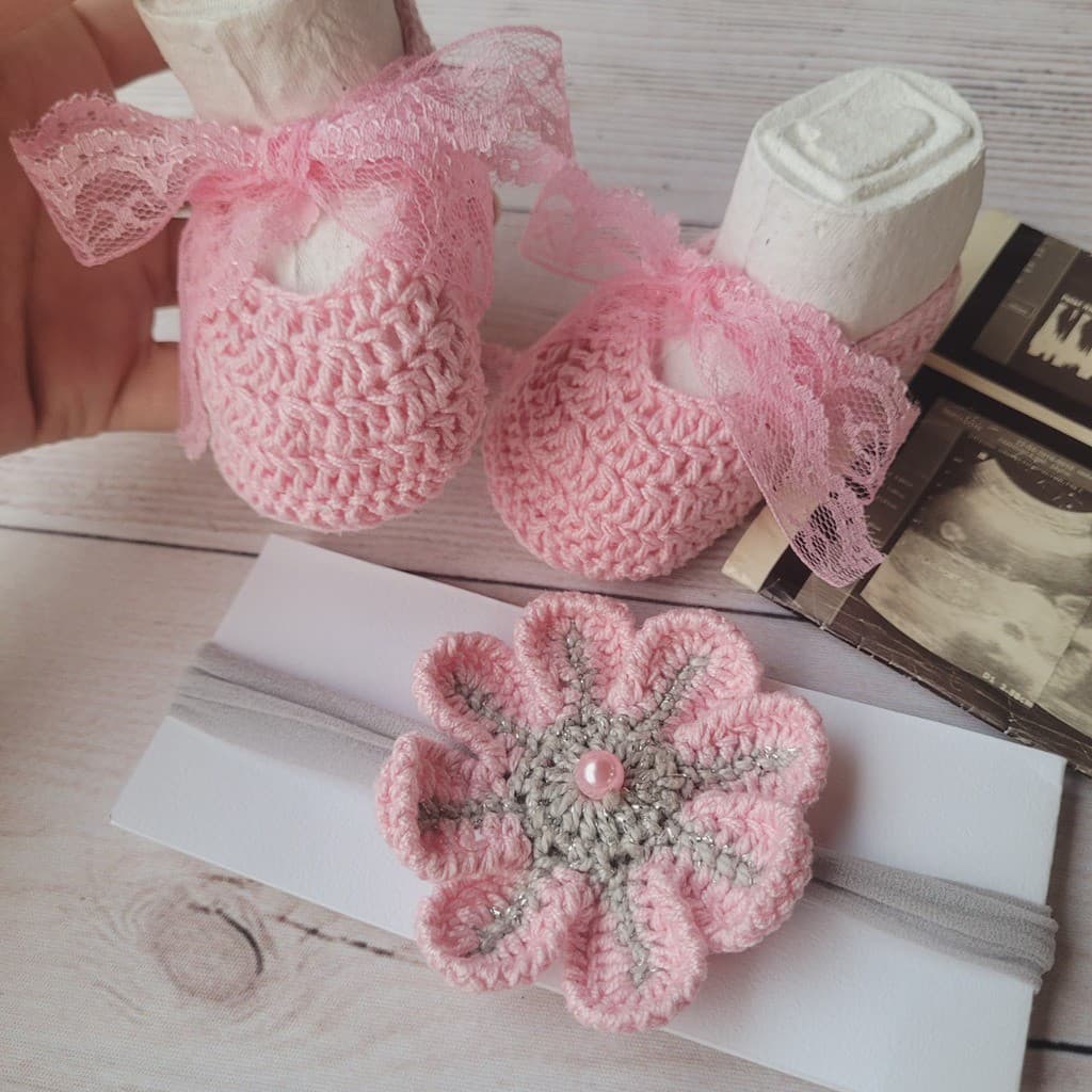 Kit faixinha de bebê + sapatinho de crochê - num. 13 ao 15