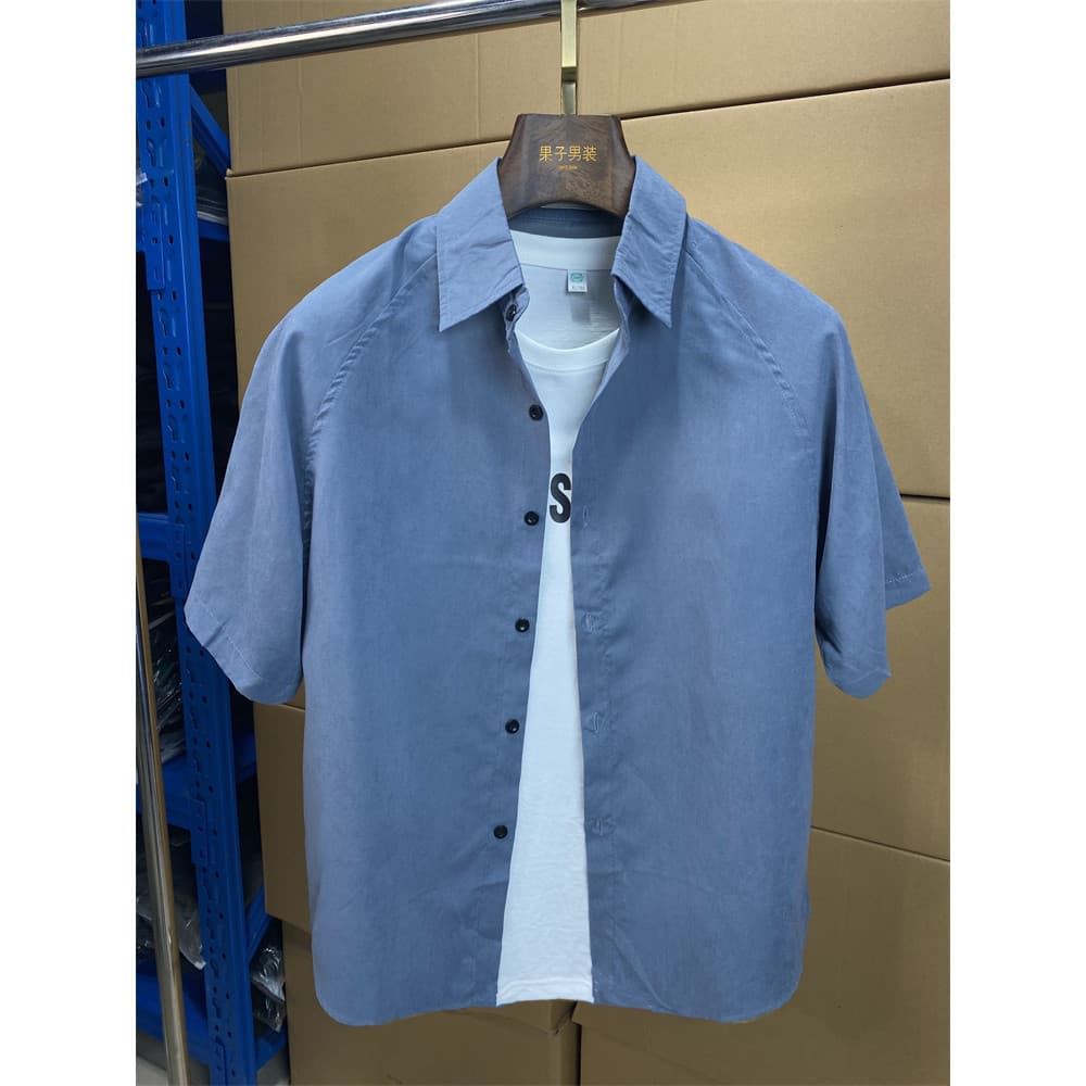 Estilo Hong Kong luz estilo maduro ~ lapela camisa de manga curta masculina leve verão All-Match simples cinza juventude