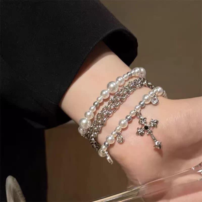 Pulseira Feminina Pérola Cruz Prata Multicamadas Delicada Elegante Ajustável Bracelet Fashion Presente