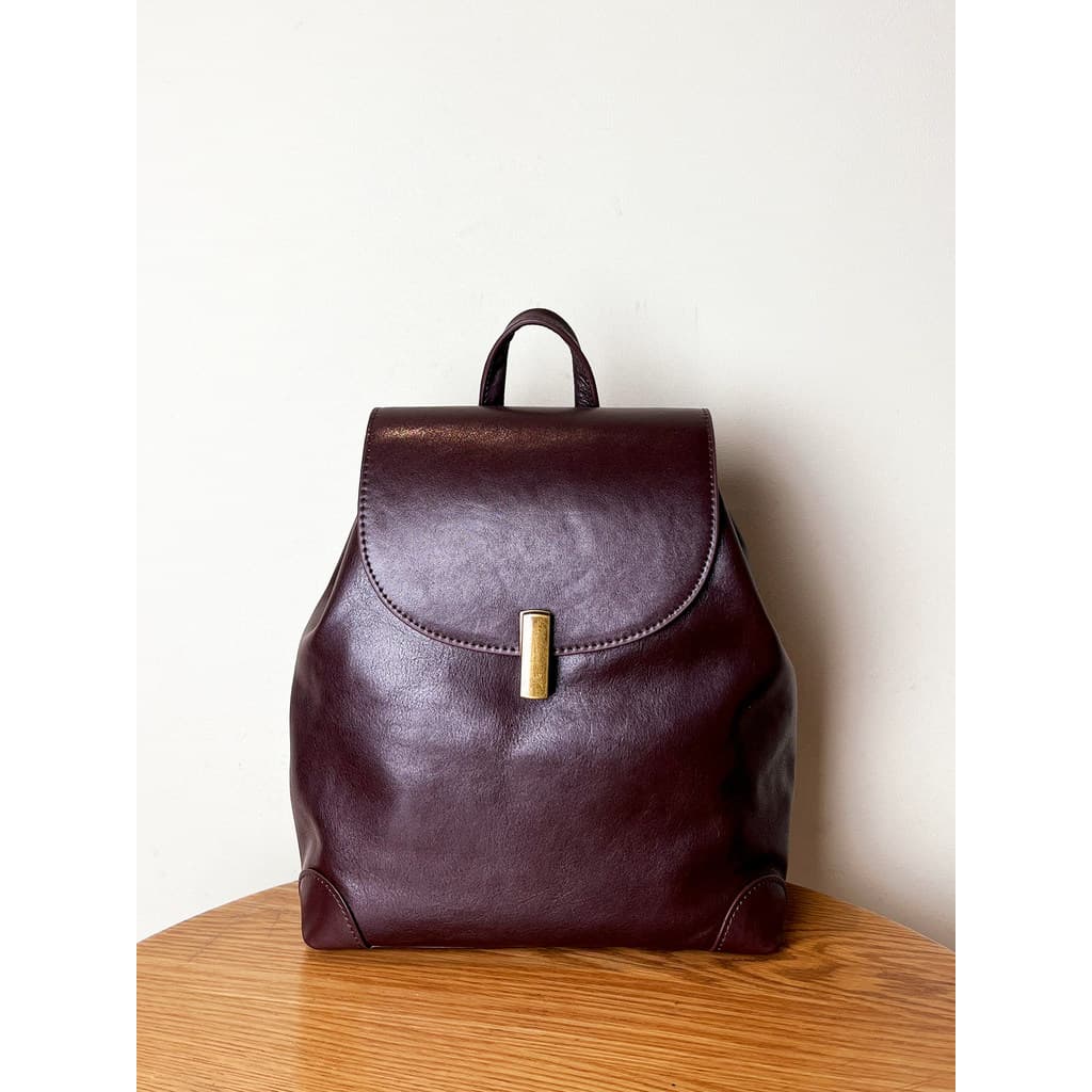 Retro leve couro genuíno mochila feminina pequena mochila primeira camada de couro 2025 novo estilo pequeno saco de esco