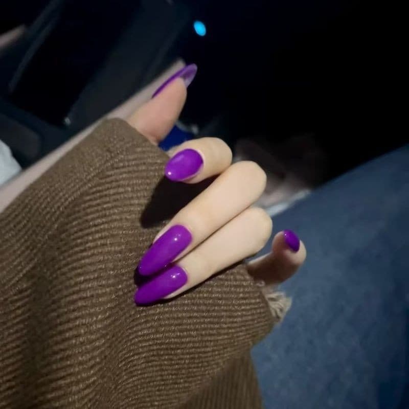 Puro artesanal usando unhas elegante cor sólida amêndoa unhas nobre roxo branco puro desejo estilo High-End curto acabad