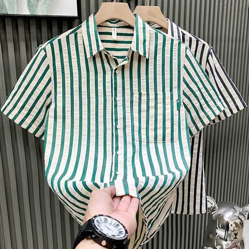 Verão listras verticais camisa de manga curta masculina magro ajuste lapela seda gelo fino Seersucker bonito