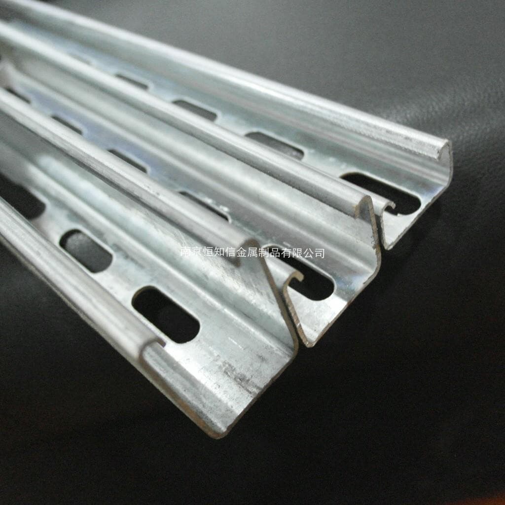 Tubo de tira de suporte fotovoltaico Solar de aço tipo C galvanizado Suporte resistente a choques Suporte de galeria de