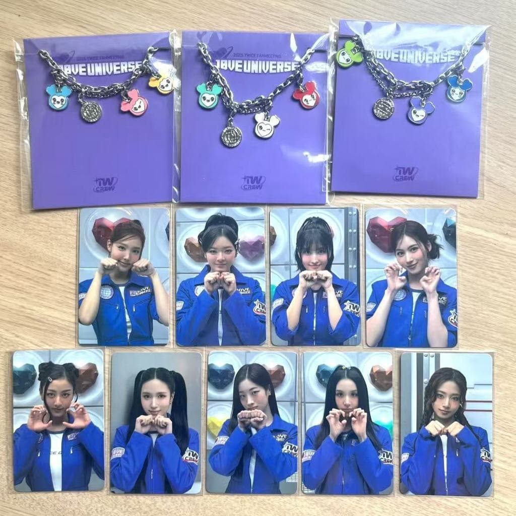 Esta pulseira do grupo de ídolos do Kpop TWICE é um acessório bonito e elegante.   DRXZ KC1G UEAA