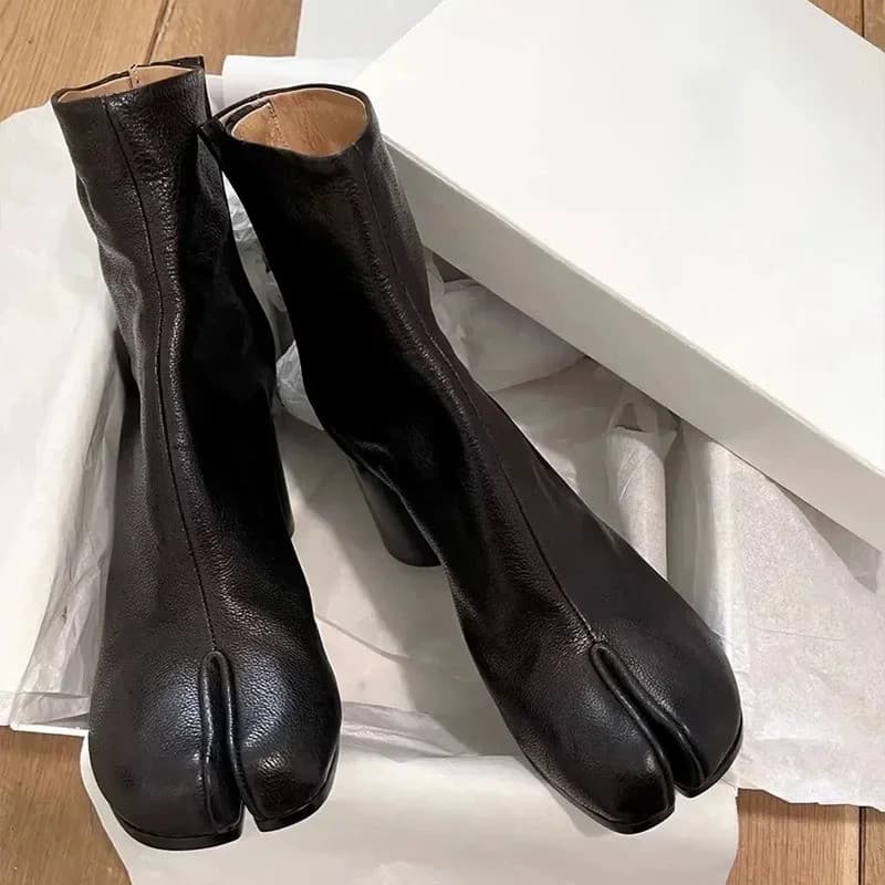 Botas Tabi de Couro de Design de Marca de Luxo, Botas de Cano Curto com Salto Alto Grosso e Bico Redondo para Mulheres,