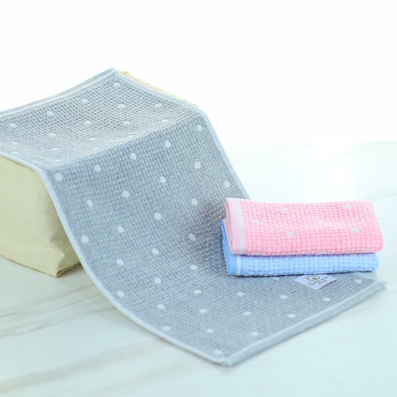 Jieliya toalha infantil 9503 primeira classe algodão puro tecido cruzado gaze bolinhas toalha de rosto absorvente confor
