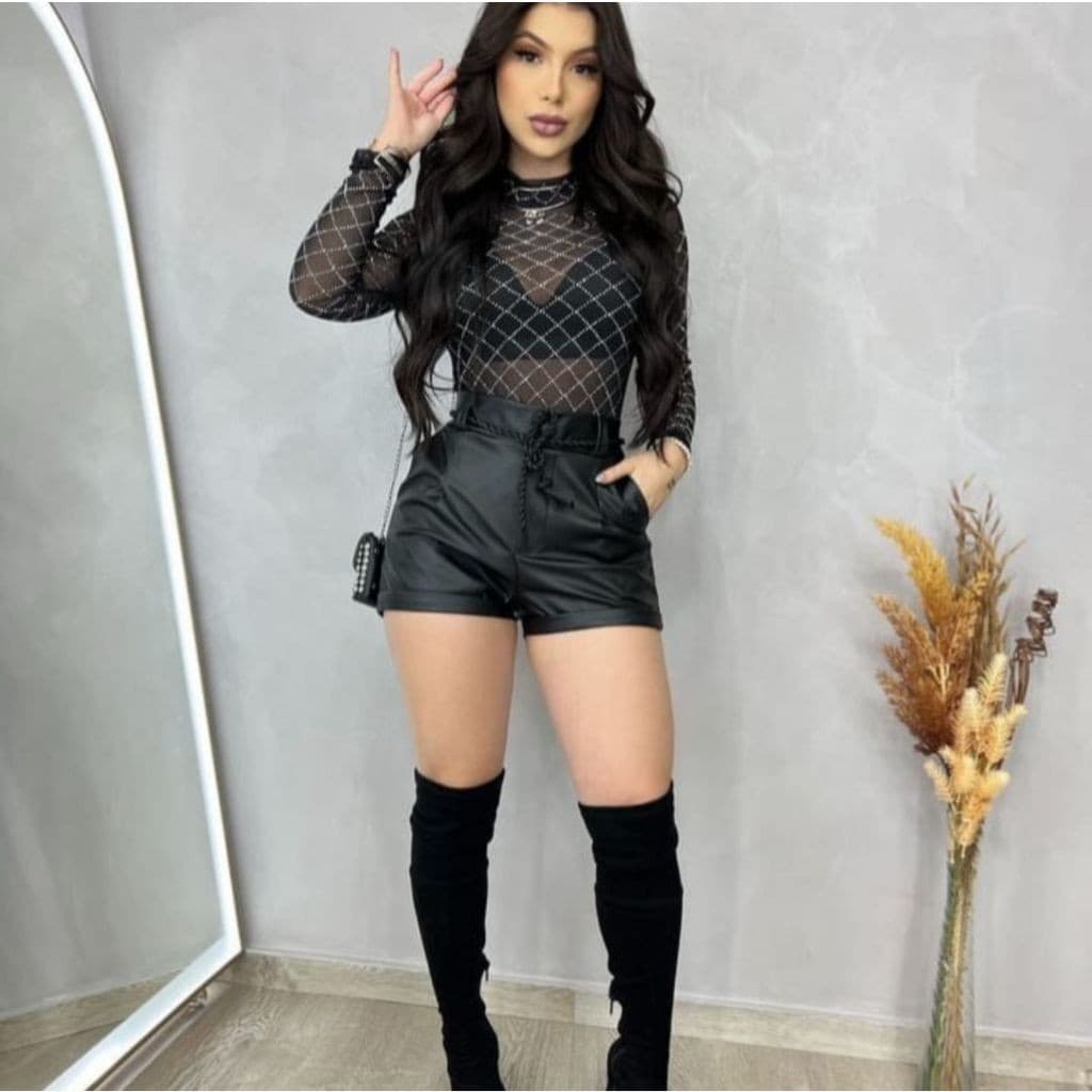 Conjunto bory de tule com pedrarias e short com cinto couro moda feminina