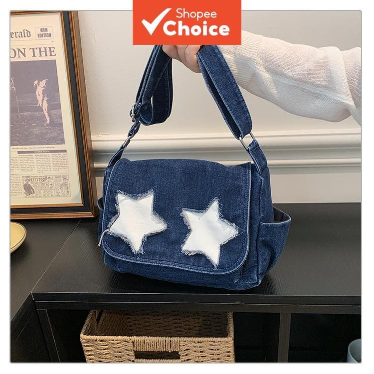 Bolsa tiracolo azul escura de denim com apliques de estrela branca, bolsa casual de ombro com aba