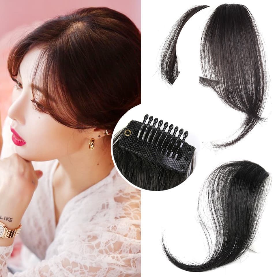 As laterais têm a forma de longas tiras, de cor preta, com bordas naturalmente marrons, mostrando o estado do cabelo ant