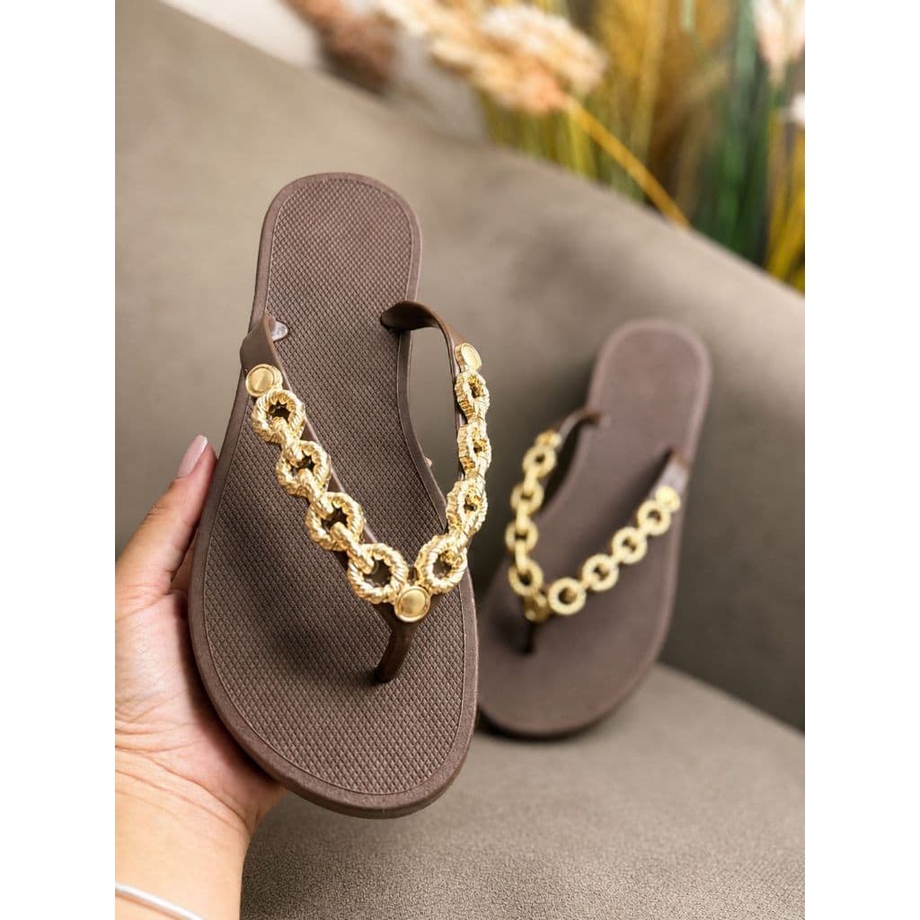 Chinelo Sandália Feminina Para Mães Elegantes Confortavel Com Elos Dourado Antiderrapante Leve