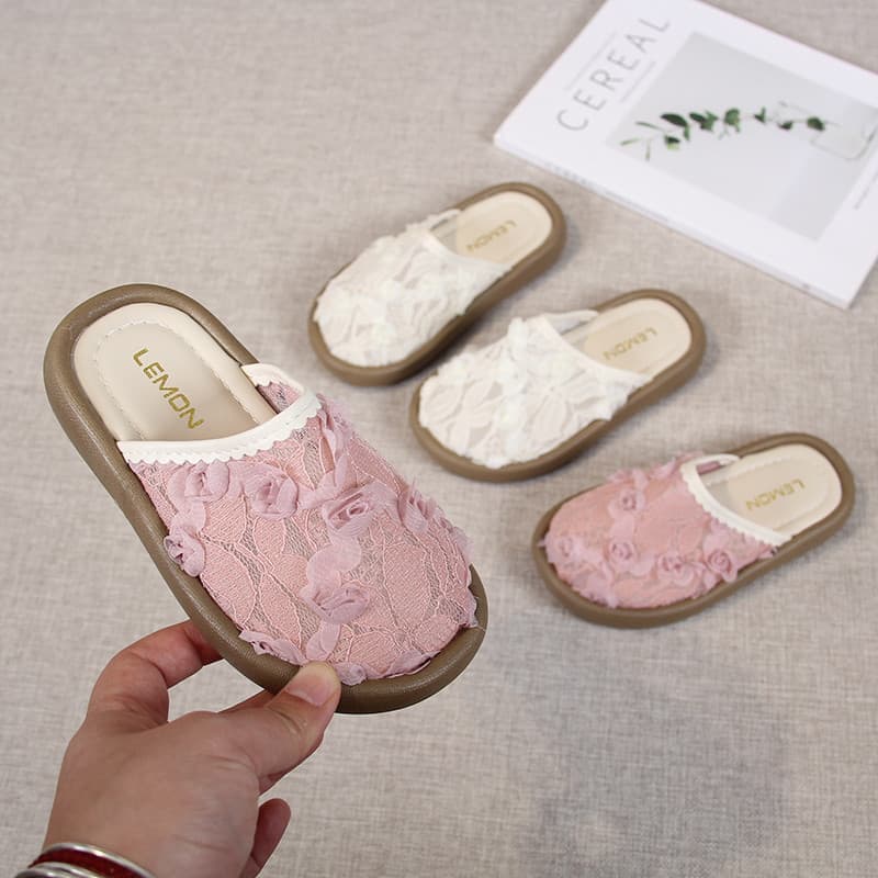 Meninas rendas Baotou chinelos 2026 verão novo estilo sapatos infantis meninas sola macia estilo ocidental sapatos de pr