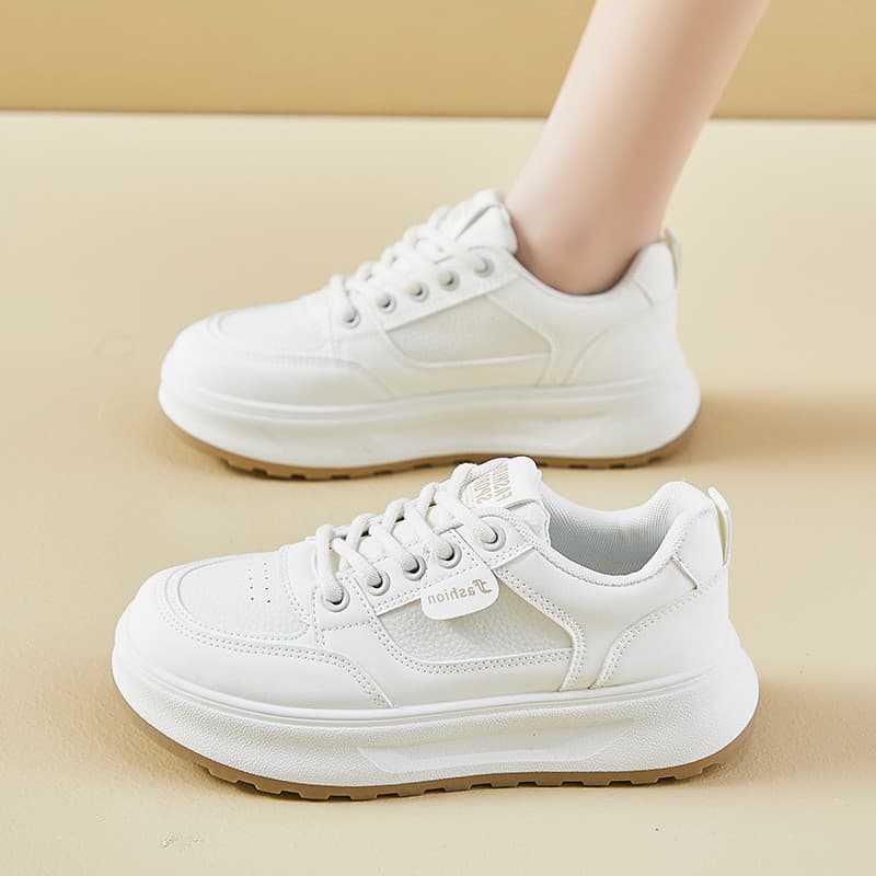 Pisando na merda pequenos sapatos brancos femininos 2025 novo estilo de venda quente verão estudante tênis pequenos têni