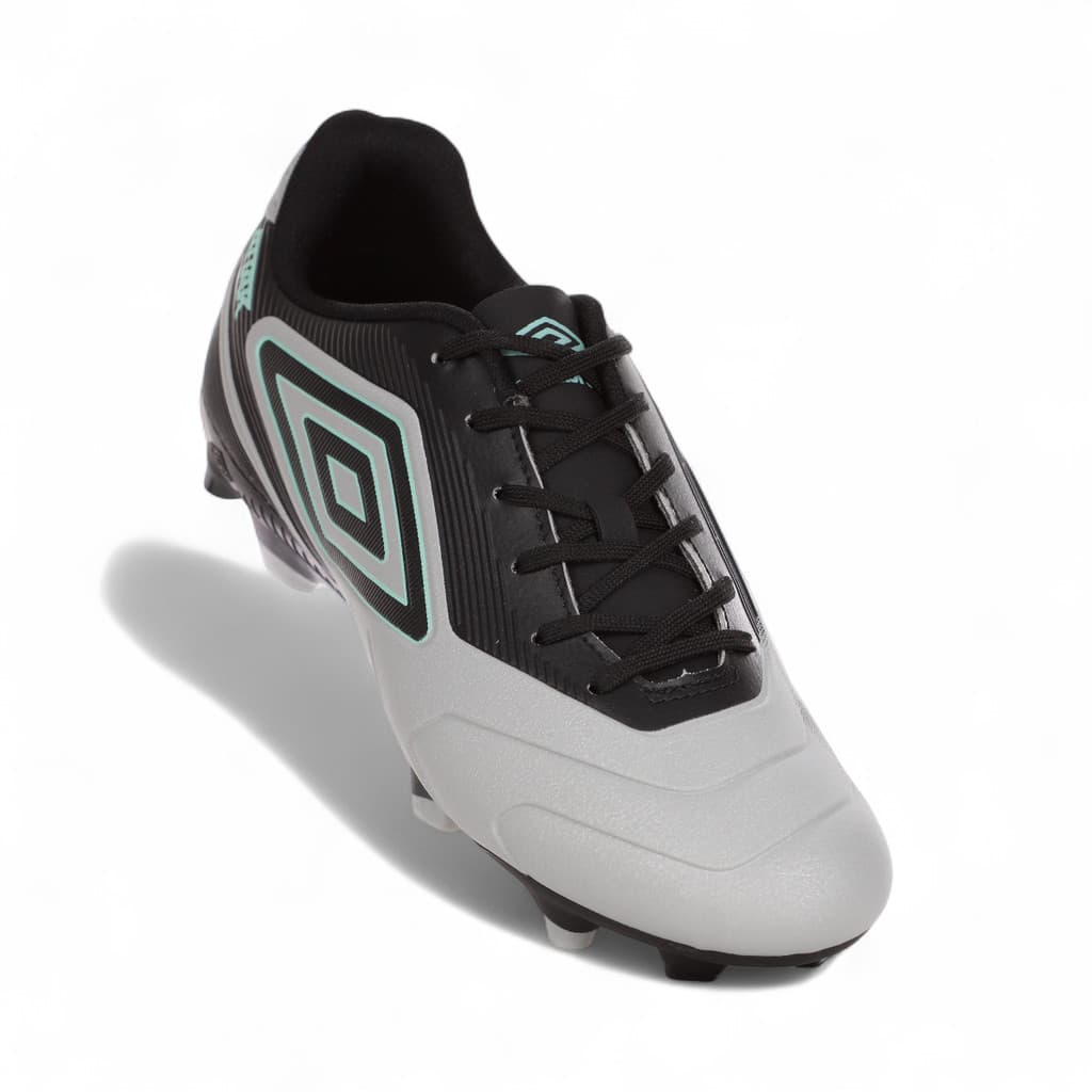 Chuteira Umbro Campo Attak III Cinza e Preto - Masculino