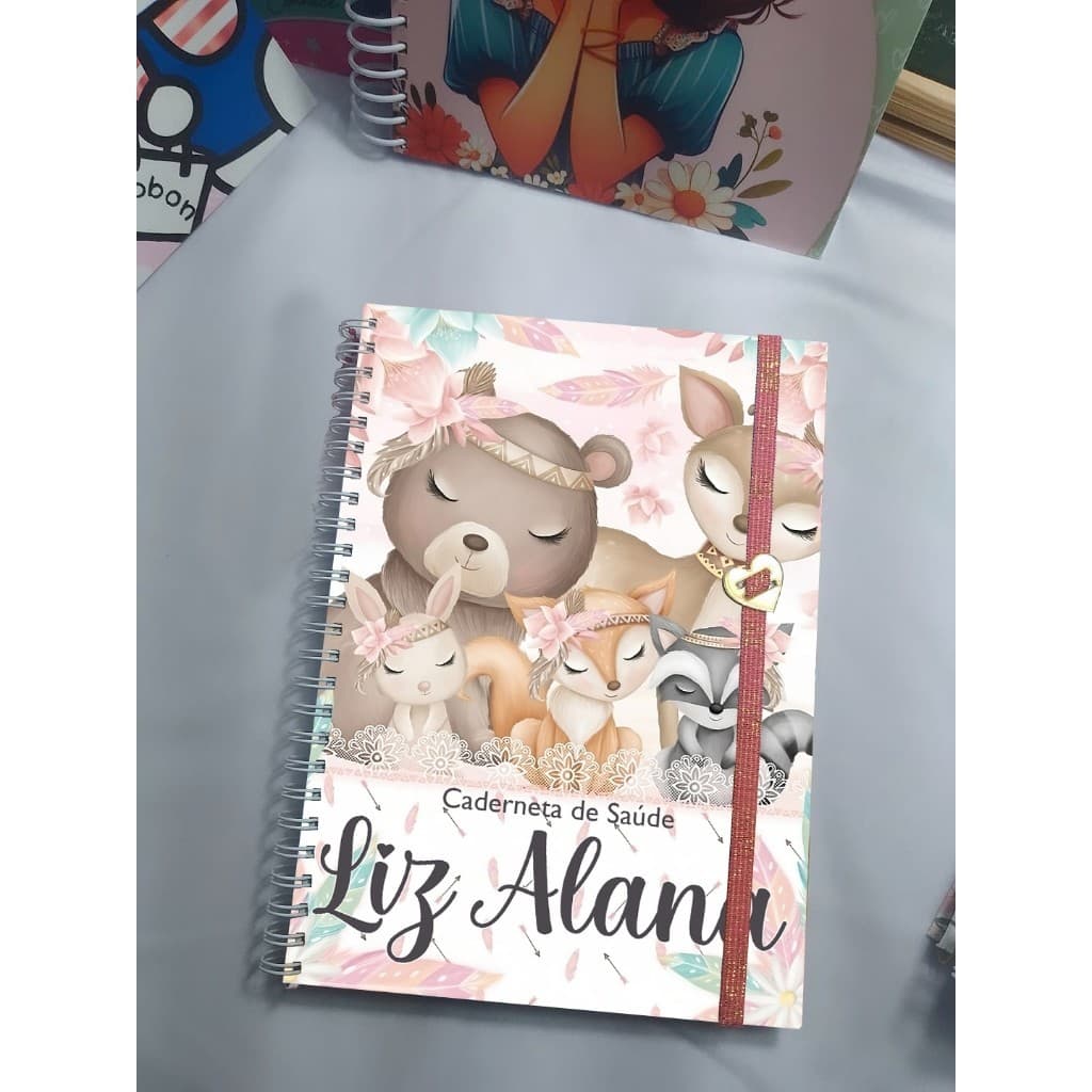 Caderneta de Vacinação Animais na Floresta Personalizada com Nome Com nome Diversos Temas Menina sa