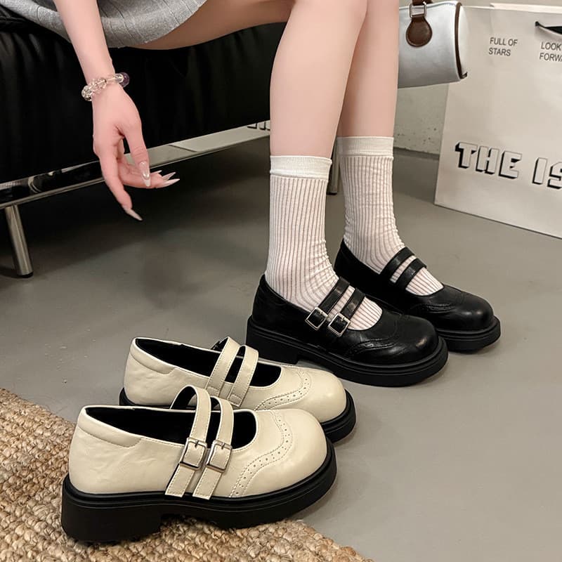 Sapatos de couro pequenos 2026 novo estilo All-Match sola grossa boca rasa sapatos de salto grosso moda alça de uma linh