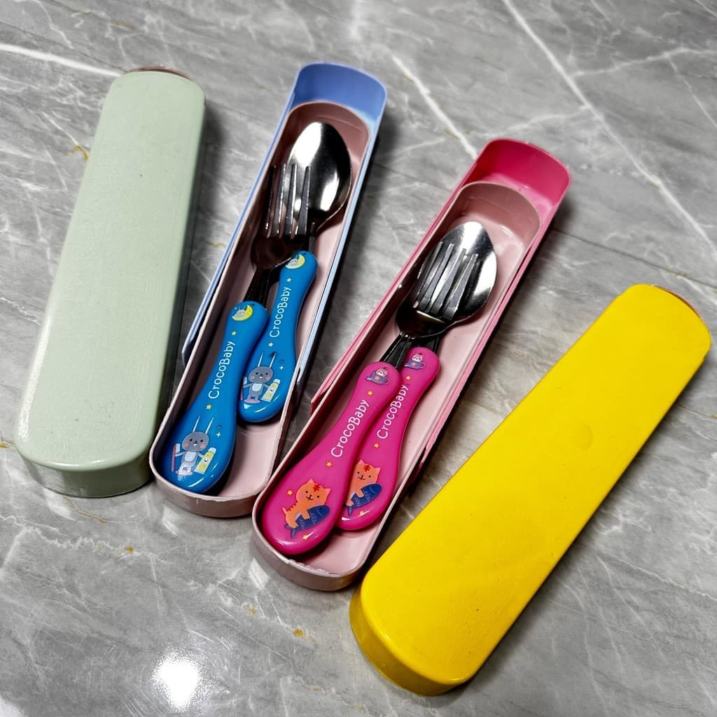Talheres Infantil Aço Inox e Silicone com Estojo Portátil Cores Azul Rosa Amarelo Verde para Refeições Seguras Viagens