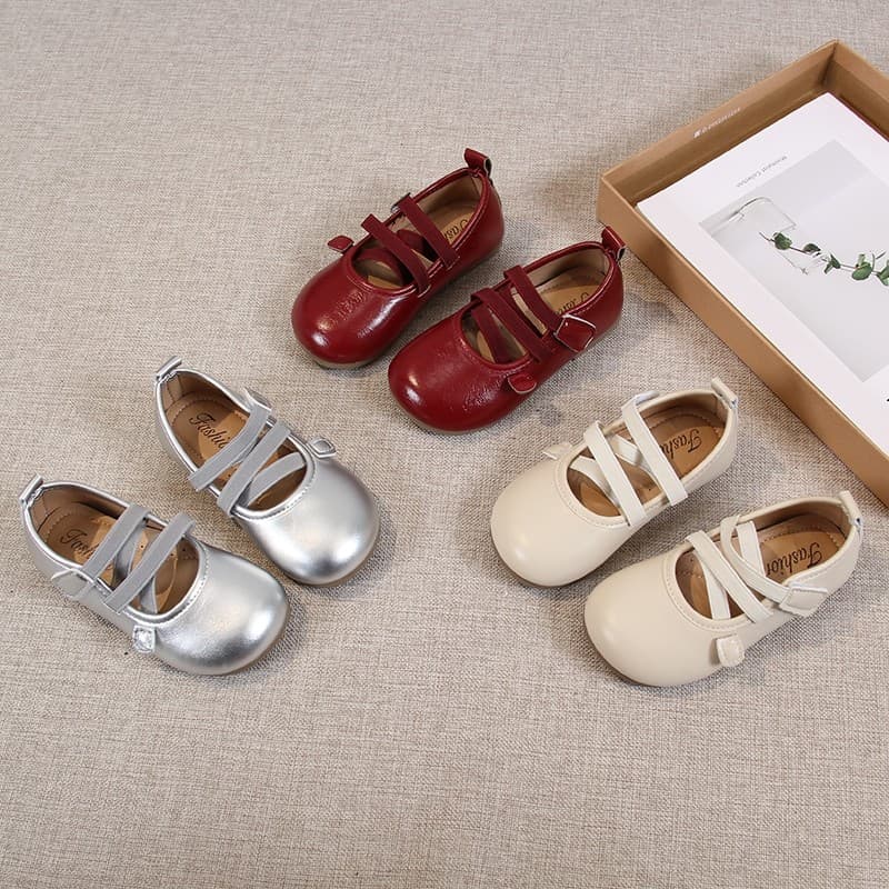 Meninas pequenos sapatos de couro 2025 primavera novo estilo crianças prata princesa sapatos femininos bebê boca rasa sa