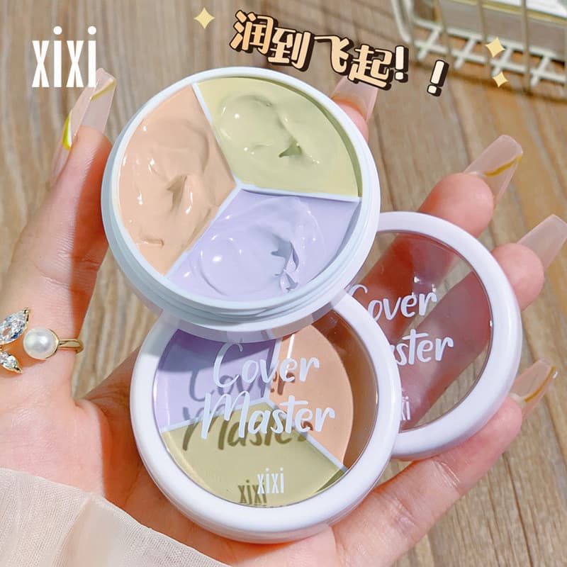 Xixixi limpeza da pele segurando maquiagem corretivo de três cores cobrindo manchas faciais marcas de Acne olheiras rasg