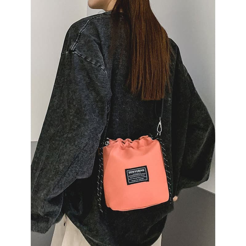 Verão nicho Design Commuter telefone móvel mensageiro pequeno saco feminino 2026 novo estilo lona branca cordão casal ba