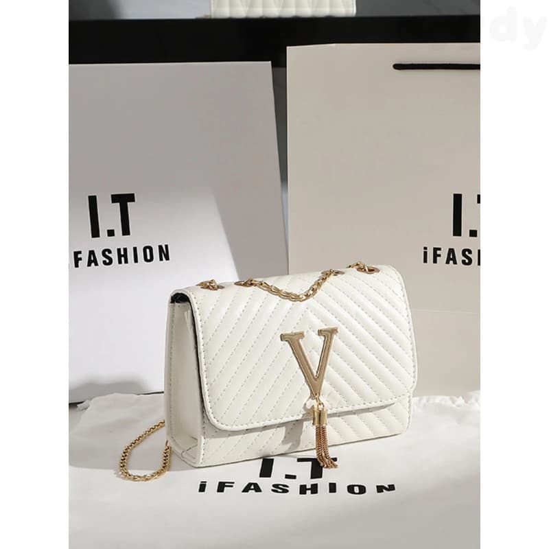 Elegante Bolsa de Ombro Feminina Bordada com Corrente, Bolsa Transversal de Couro Sintético com Alça Única e Fivela em V