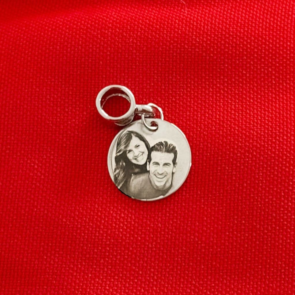 Berloque Foto Medalha Personalizado 15mm para Braceletes e Pulseiras Banhado Prata 925 Presente Mimo Dia Namorados