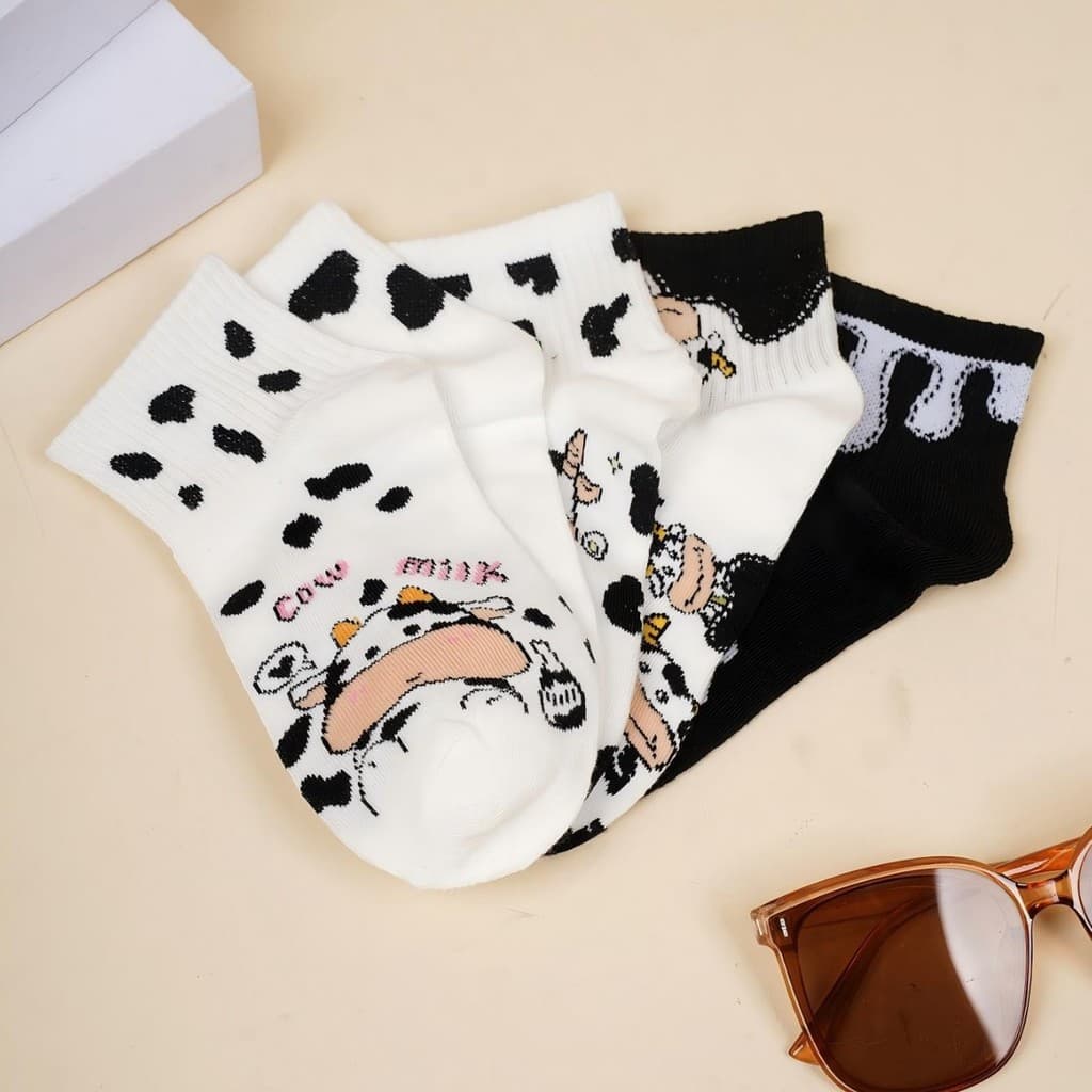 Meias de verão com estampa de vaca em estilo cartoon para mulheres, meias baixas coreanas fofas japonesas em preto e bra
