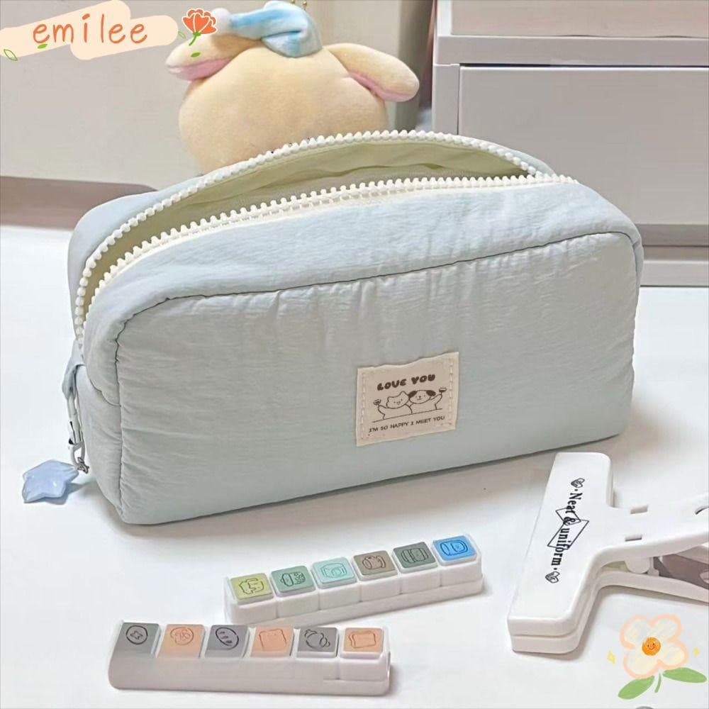O estojo de lápis da Ima é um estojo de lápis de cor sólida, uma bolsa de maquiagem de lona fofa e de grande capacidade
