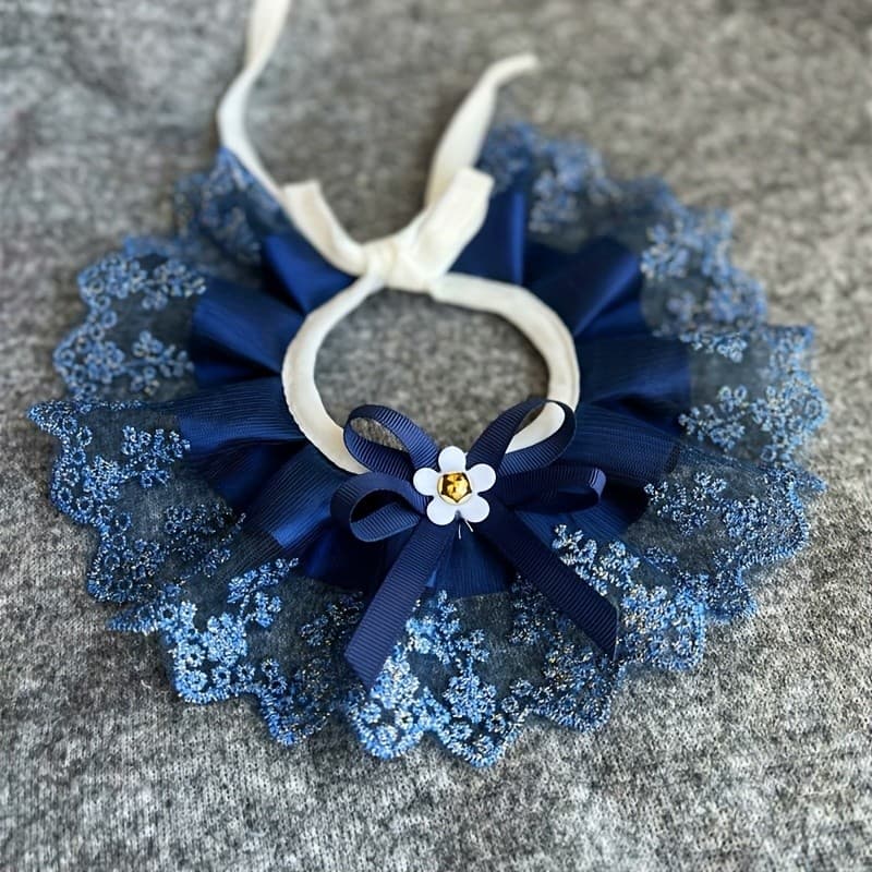 Adorável Lenço de Renda para Animais de Estimação. É macio e aconchegante, com comprimento ajustável, design encantador