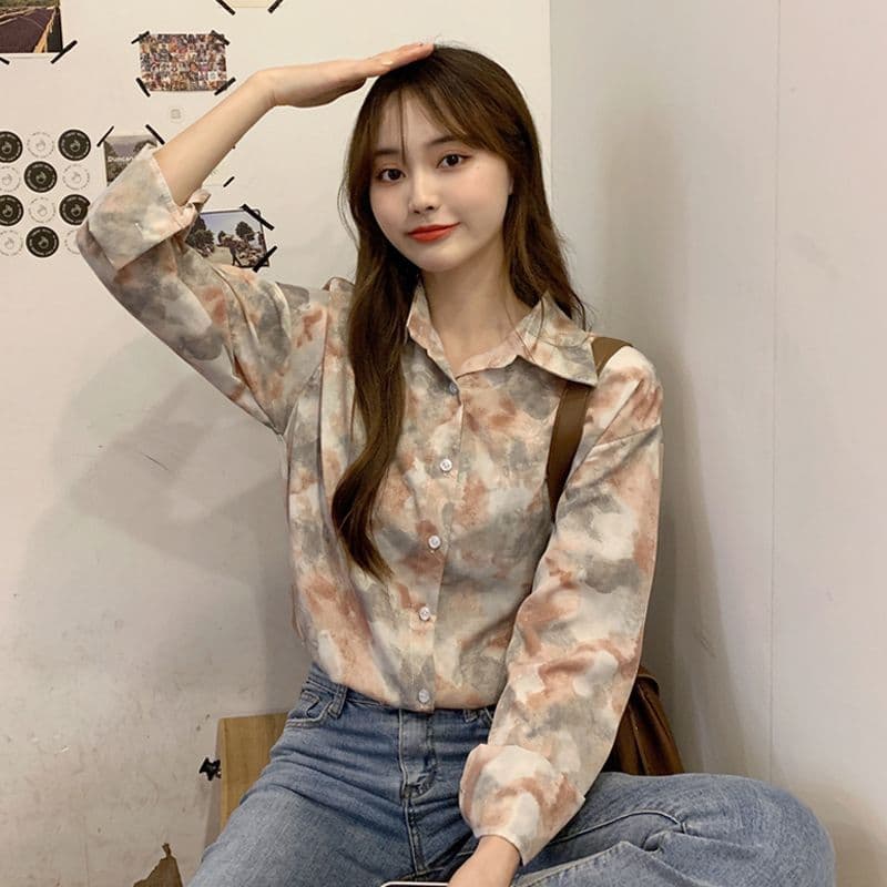 Temperamento Tie-Dye Floral camisa feminina início da primavera novo estilo Design nicho francês chique topo camisa Casu