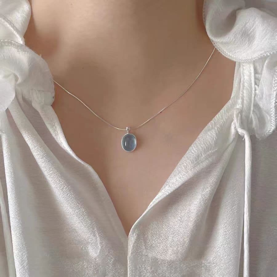 Colar de Pedra da Lua Aquamarine Colar de Pedra da Lua Fêmea Desenho de Nicho de Partida Sentir Luz Luxo Oval Pingente C