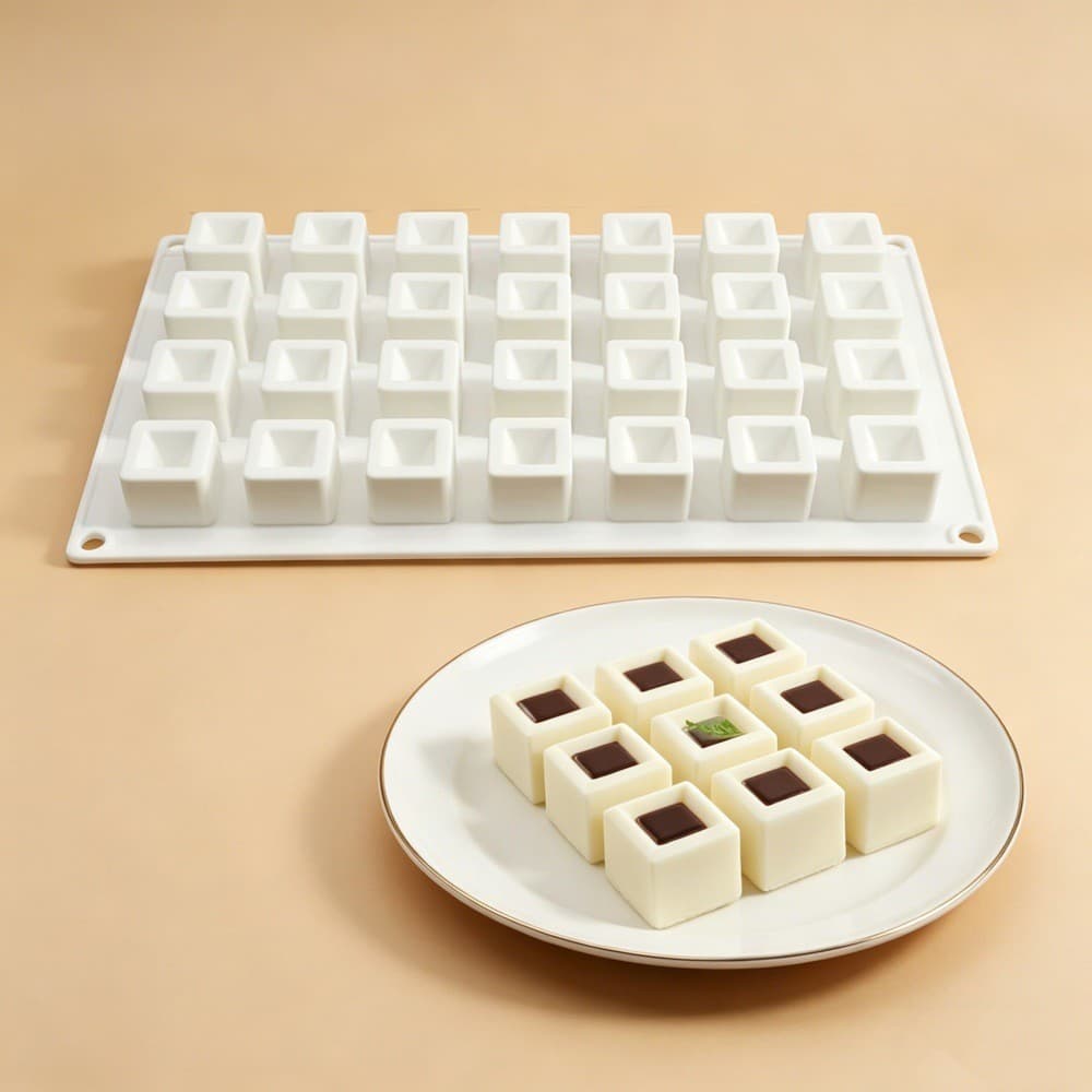 Kit 2 Formas de Silicone 28 Cavidades Mini Cubos – Molde para Chocolate, Gelo, Mousse, Gelatina e Sobremesas DIY