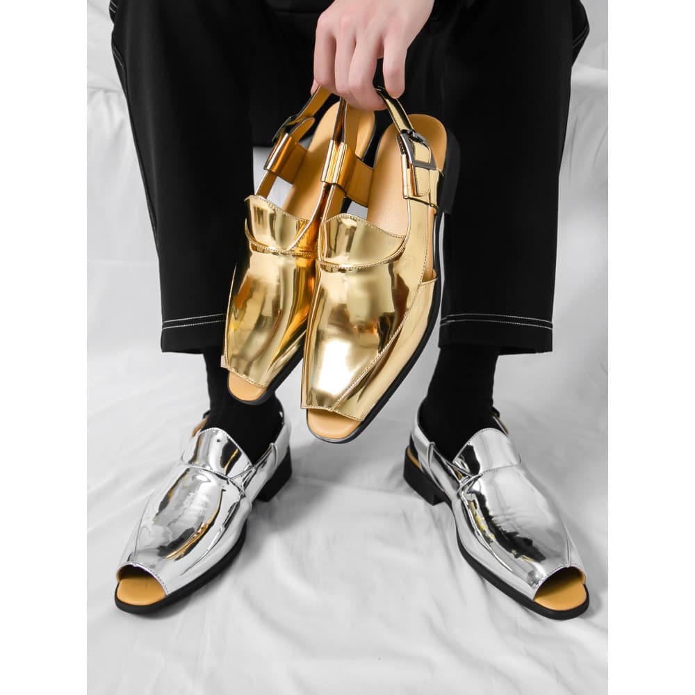 Sandálias de verão masculinas com sola macia e buraco, sapatos de couro dourado, oco, respirável, bico fino, sapatos mas